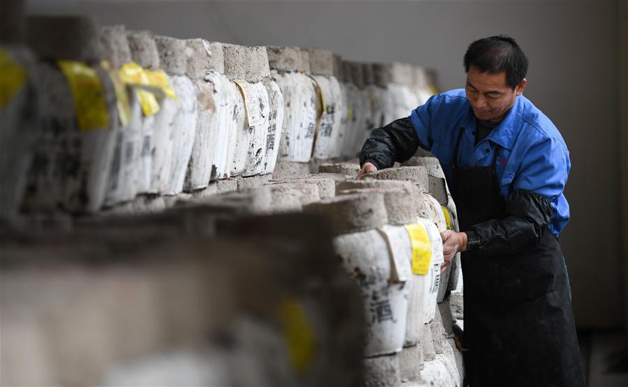 Galeria: Produ??o de vinho de arroz tradicional em Zhejiang, leste da China