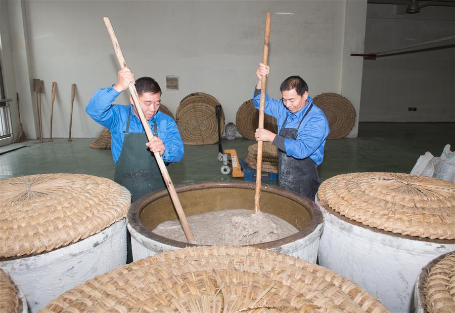 Galeria: Produ??o de vinho de arroz tradicional em Zhejiang, leste da China