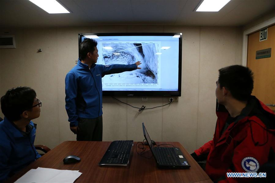 Navio quebra-gelo Xuelong parte para nova expedi??o à Antártida