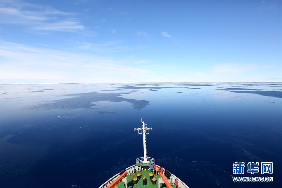 Galeria: Quebra-gelo de pesquisa da China dá entrada no Círculo Antártico