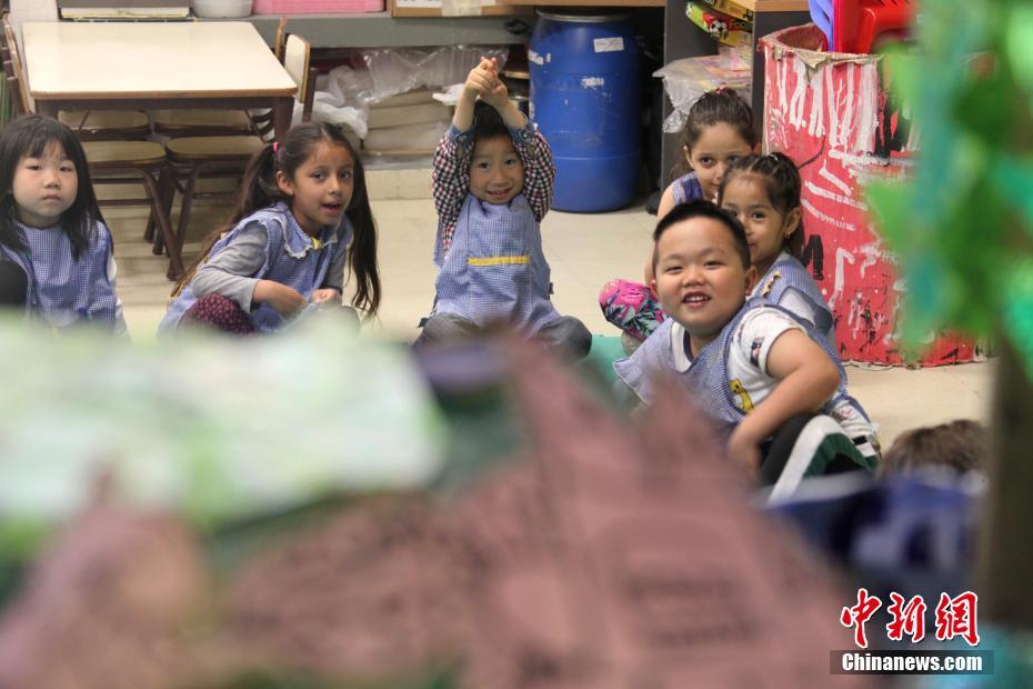 Visita à única escola pública bilingue espanhol-mandarim na Argentina