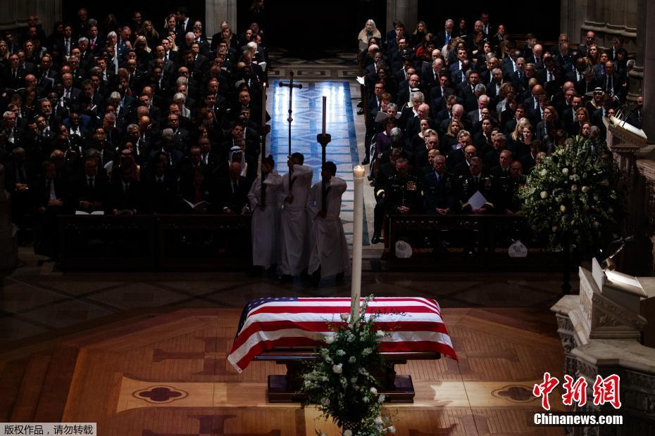 Ex-presidentes dos EUA comparecem ao funeral de George H. W. Bush