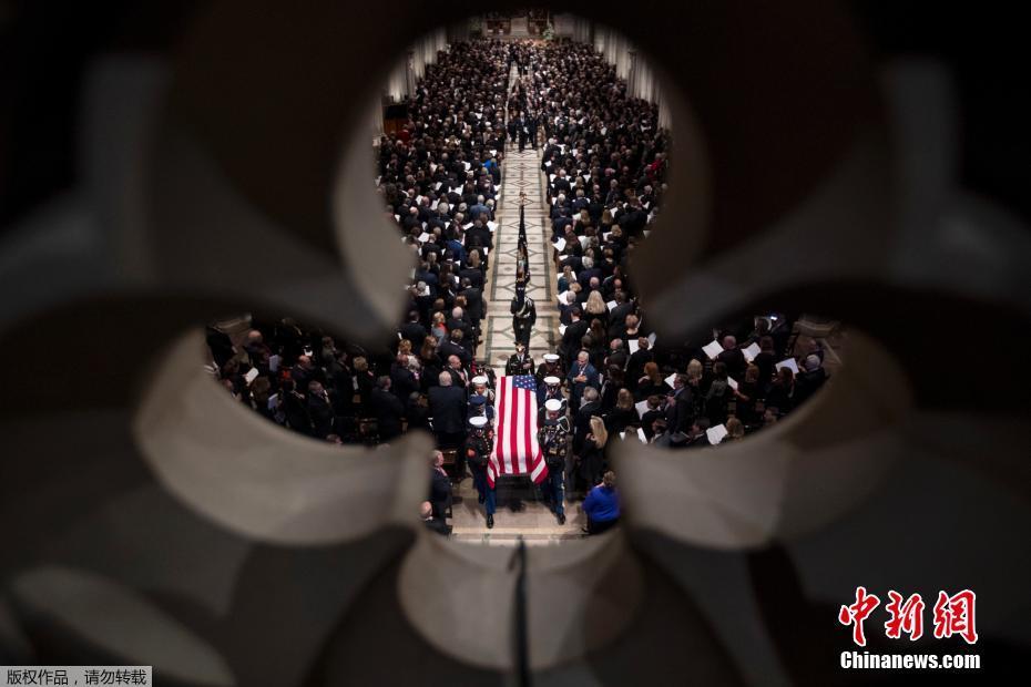 Ex-presidentes dos EUA comparecem ao funeral de George H. W. Bush