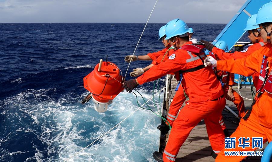 Navio chinês “Shenkuo” realiza experiências científicas no Pacífico Ocidental