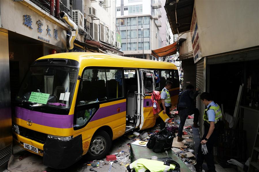 Acidente de transito deixa 4 mortos e 11 feridos em Hong Kong