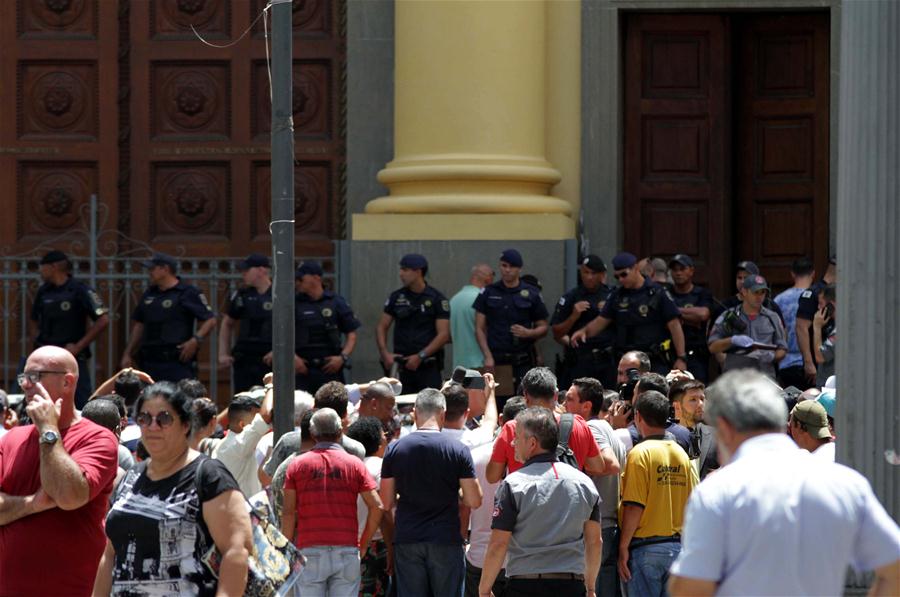 Tiroteio deixa cinco mortos em igreja de campinas