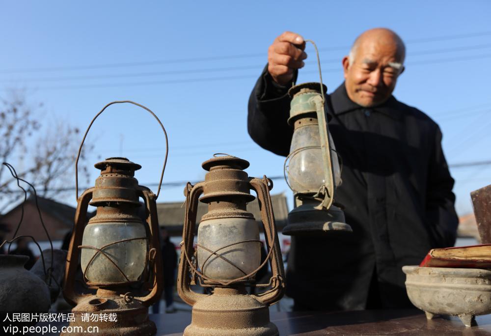 Henan: Exibi??o dos elementos antigos mostra mudan?as na vida do povo chinês em 40 anos