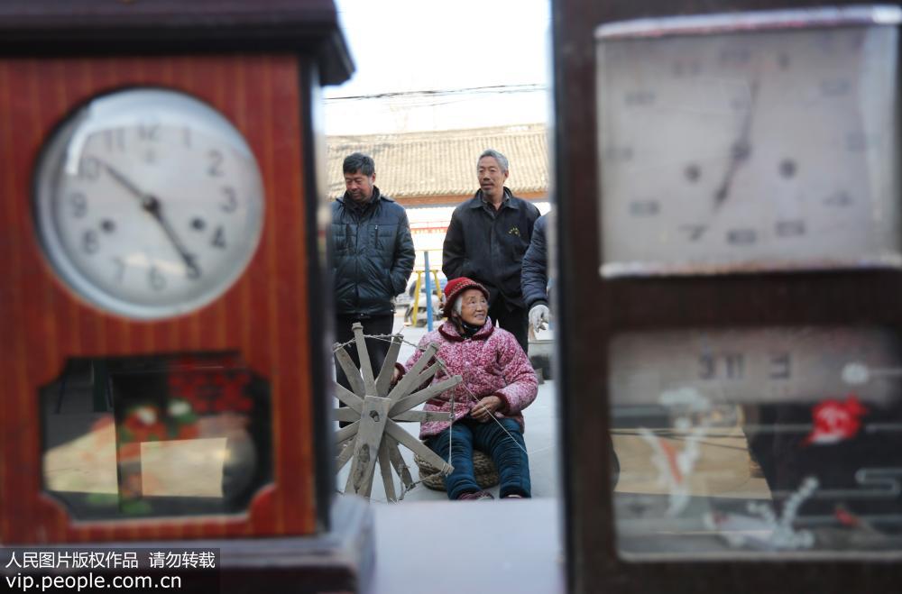 Henan: Exibi??o dos elementos antigos mostra mudan?as na vida do povo chinês em 40 anos