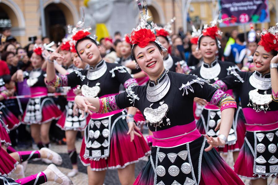 Macau realizada parada internacional para celebrar 19o aniversário do regresso à pátria