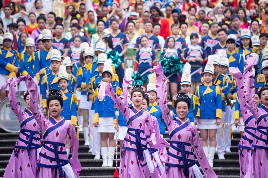 Macau realizada parada internacional para celebrar 19o aniversário do regresso à pátria