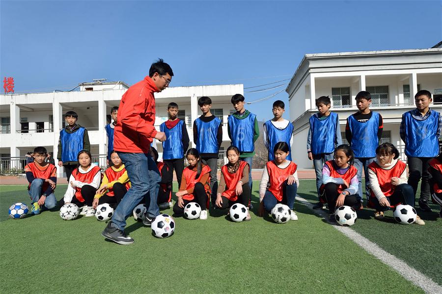 Escola de futebol ajuda jovens jogadores a alcan?ar seus sonhos