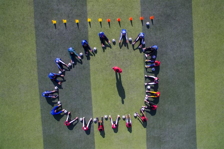 Escola de futebol ajuda jovens jogadores a alcan?ar seus sonhos