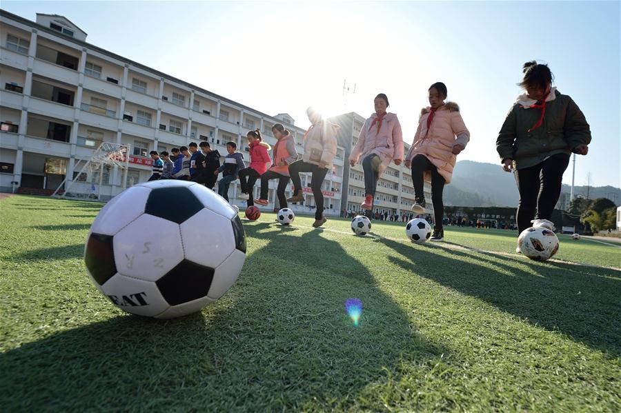 Escola de futebol ajuda jovens jogadores a alcan?ar seus sonhos