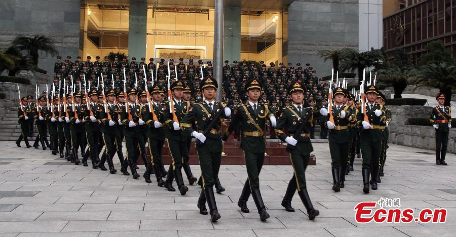 Cerim?nia de hasteamento de bandeiras celebra o 19.o aniversário do regresso de Macau à pátria