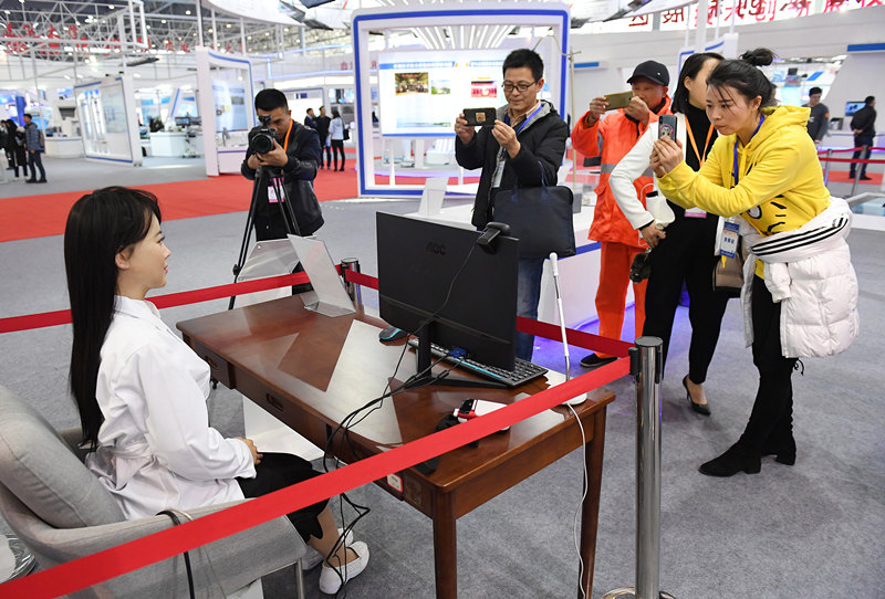 “Robot Lady” presente na exposi??o tecnológica em comemora??o ao 40o aniversário da reforma e abertura