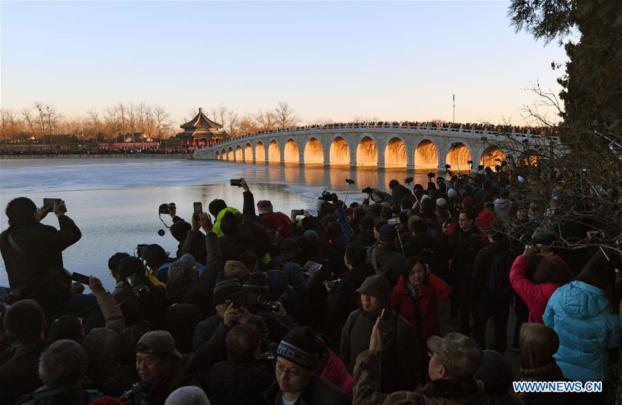 Galeria: Cenário do p?r-do- sol do Palácio de Ver?o em Beijing