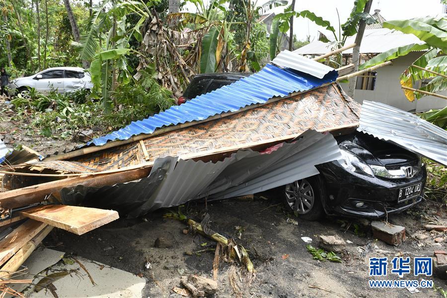 Sobe para 373 número de mortos por tsunami na Indonésia
