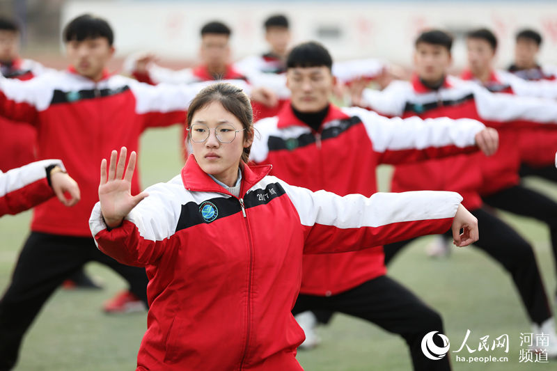 Galeria: Alunos fazem Tai Chi em Henan