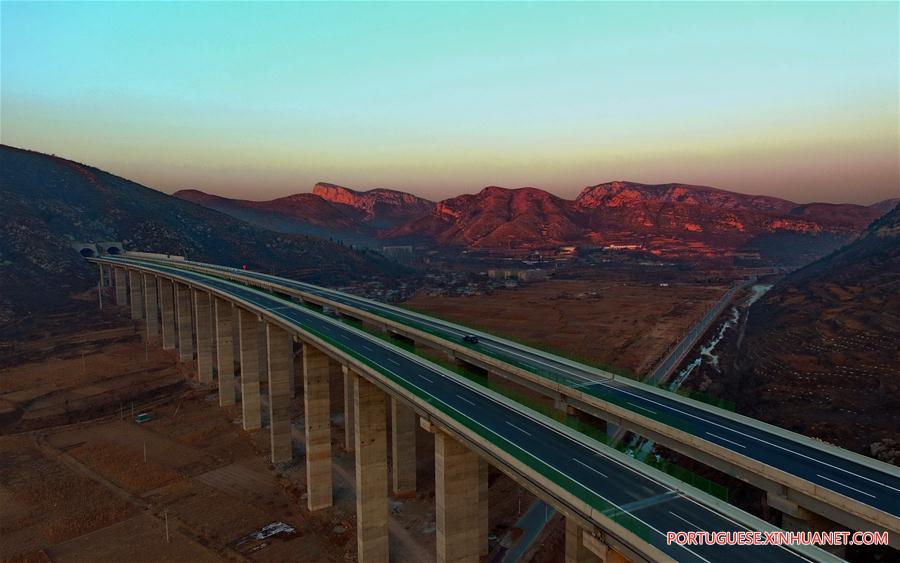 Via expressa da montanha Taihang entra em opera??o