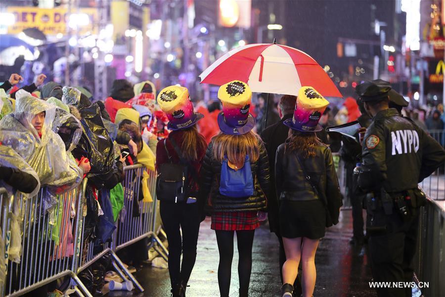 Galeria: Pessoas comemoram ano novo em todo o mundo