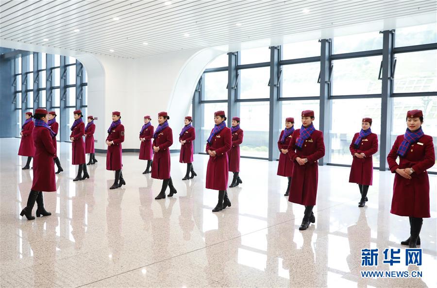 Tripula??o de trem-bala chinês prepara-se para o Festival da Primavera