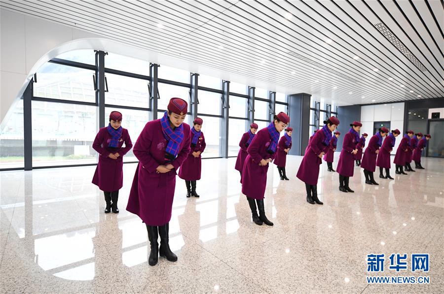 Tripula??o de trem-bala chinês prepara-se para o Festival da Primavera