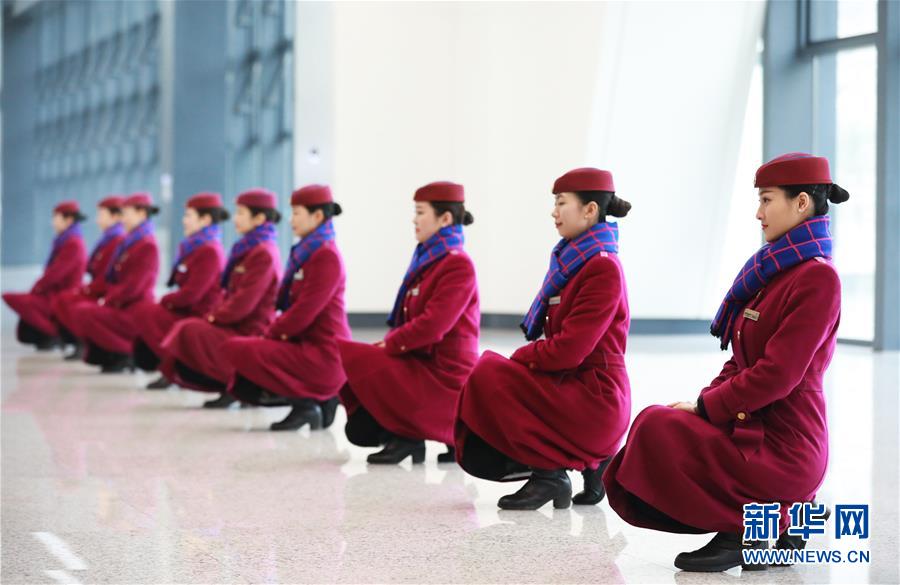 Tripula??o de trem-bala chinês prepara-se para o Festival da Primavera
