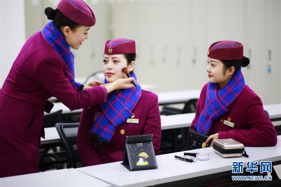 Tripula??o de trem-bala chinês prepara-se para o Festival da Primavera