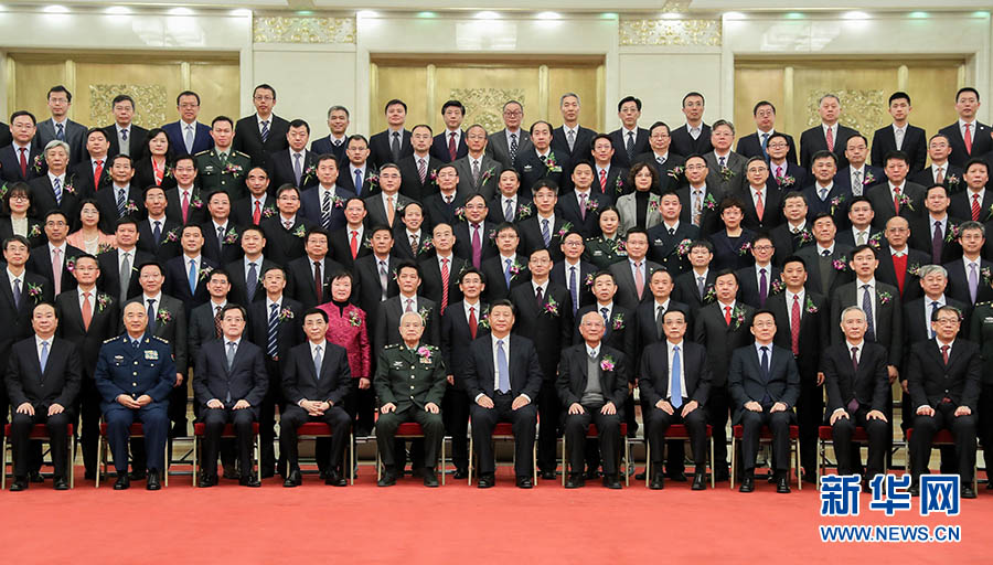 Xi homenageia dois acadêmicos com o mais alto prêmio de ciências da China