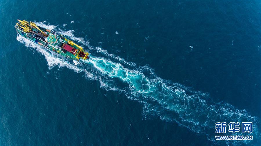 Maior navio de dragagem da ásia retorna após ensaio marítimo