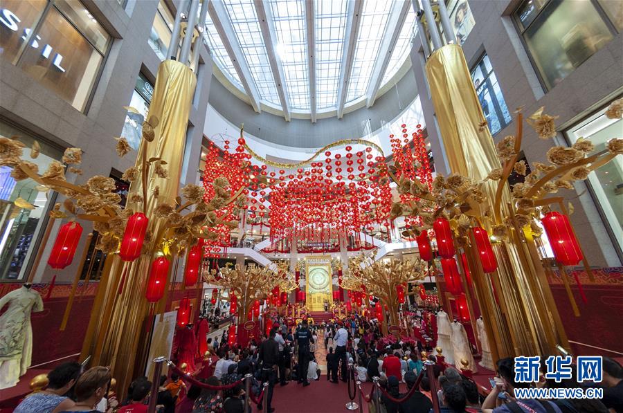 Centro comercial em Kuala Lumpur prepara recep??o do Ano Novo Lunar 
