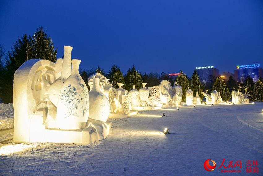 Changchun decorada com esculturas de neve coloridas
