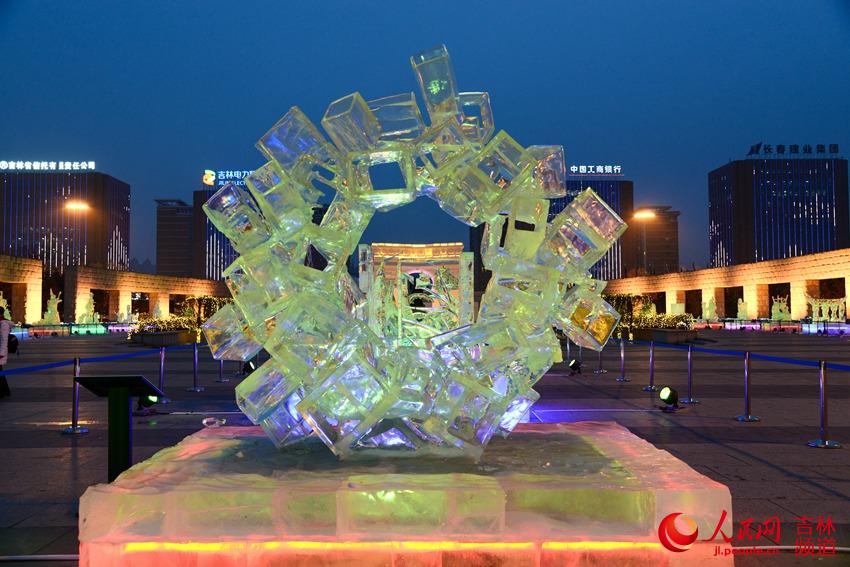 Changchun decorada com esculturas de neve coloridas