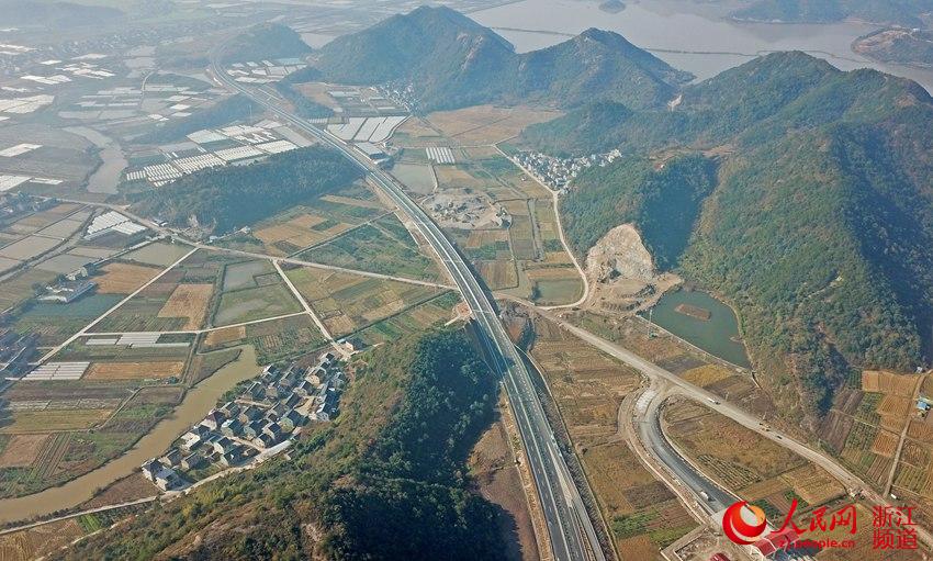 Zhejiang inaugura nova autoestrada ao longo da orla costeira