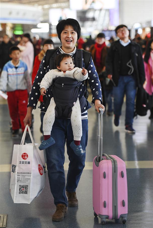 Memória: Chineses regressam à terra natal para o Festival da Primavera