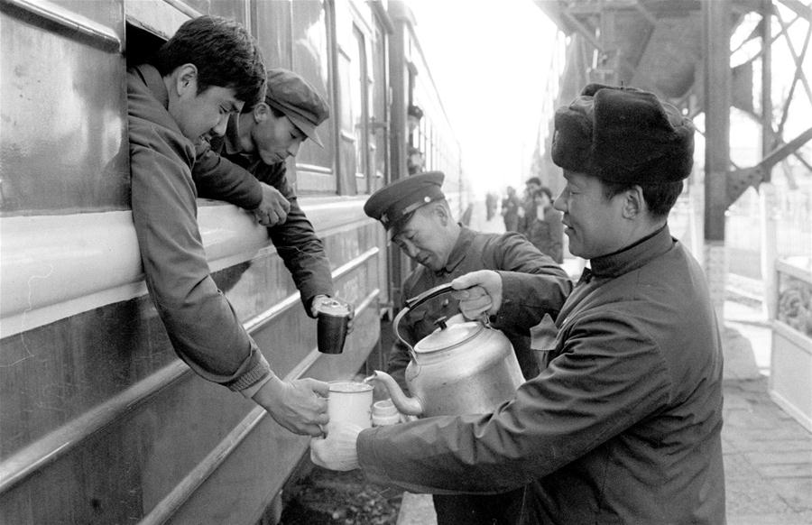 Memória: Chineses regressam à terra natal para o Festival da Primavera