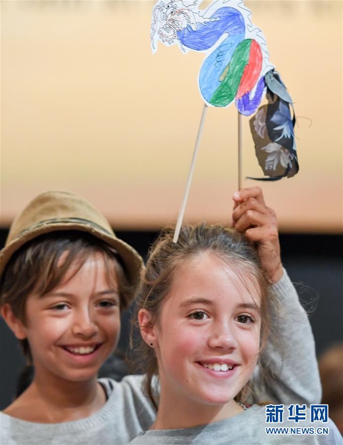 Nova Zelandia: crian?as locais establecem contacto com elementos de cultura tradicional chinesa 