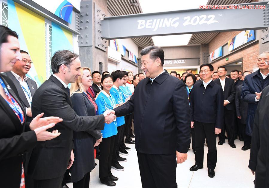 Xi visita quadros e residentes em Beijing antes da Festa da Primavera