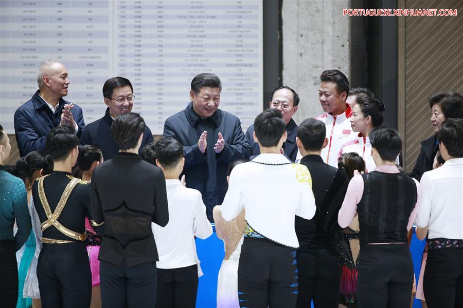 Xi visita quadros e residentes em Beijing antes da Festa da Primavera