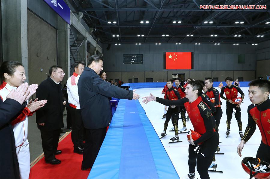 Xi visita quadros e residentes em Beijing antes da Festa da Primavera