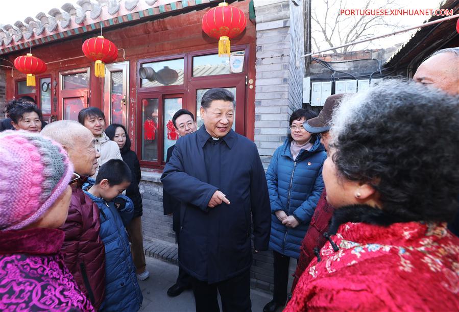 Xi visita quadros e residentes em Beijing antes da Festa da Primavera