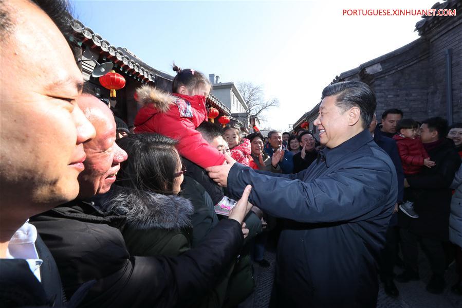 Xi visita quadros e residentes em Beijing antes da Festa da Primavera