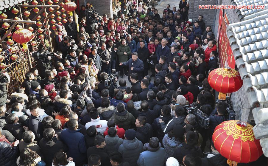Xi visita quadros e residentes em Beijing antes da Festa da Primavera