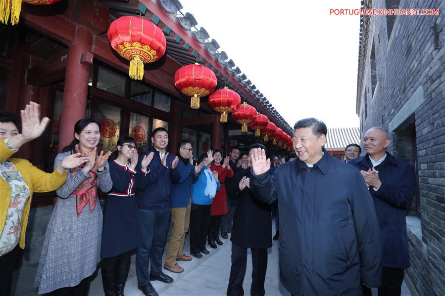 Xi visita quadros e residentes em Beijing antes da Festa da Primavera