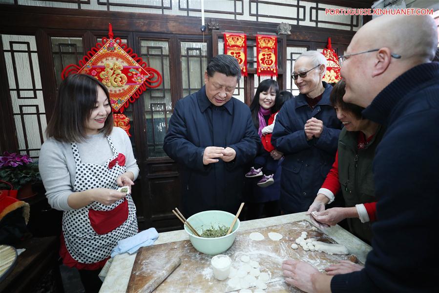 Xi visita quadros e residentes em Beijing antes da Festa da Primavera