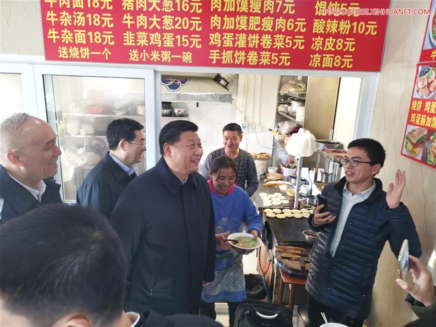 Xi visita quadros e residentes em Beijing antes da Festa da Primavera