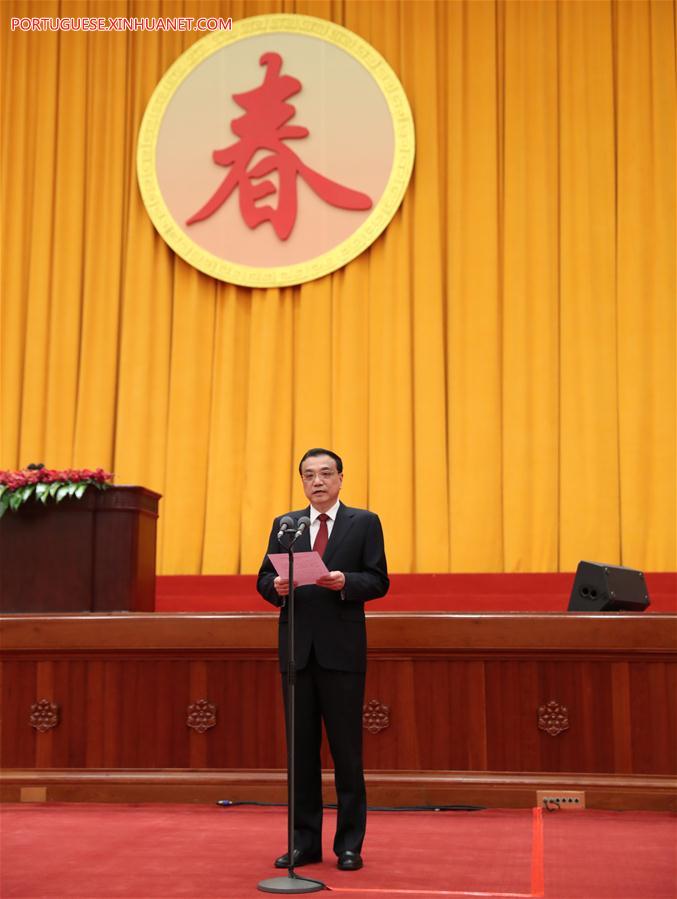 Xi estende sauda??es da Festa da Primavera e expressa confian?a no futuro
