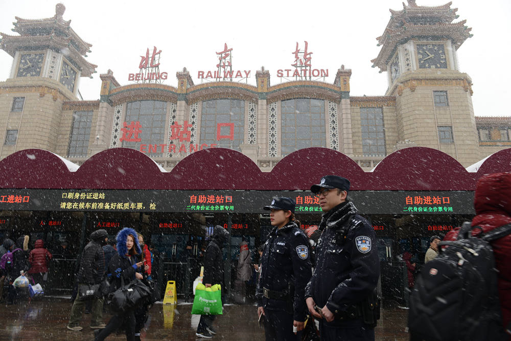 Divis?o SWAT destacada para período de viagens pós-Festival da Primavera 