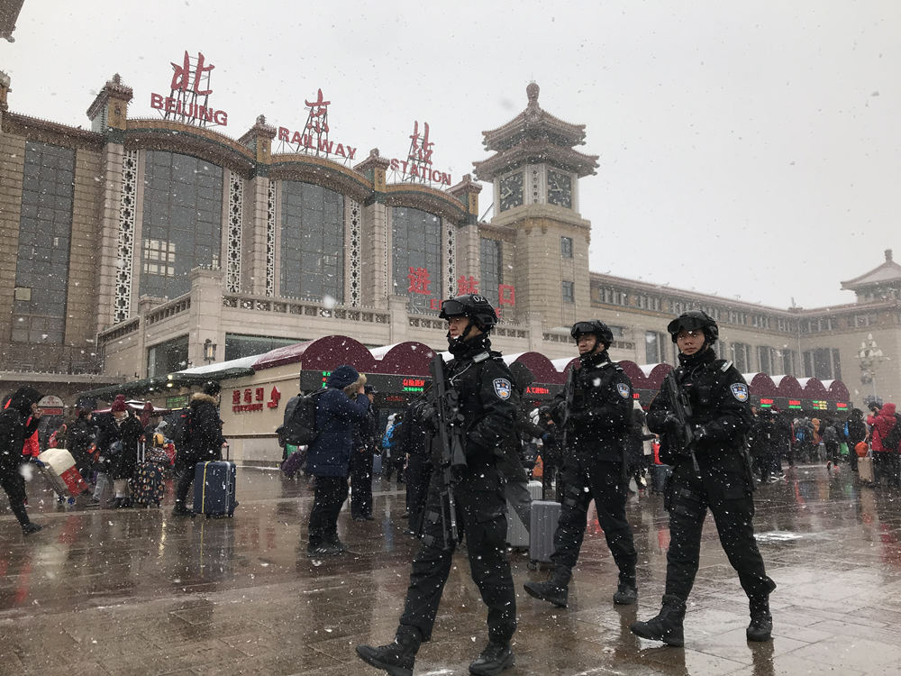 Divis?o SWAT destacada para período de viagens pós-Festival da Primavera 