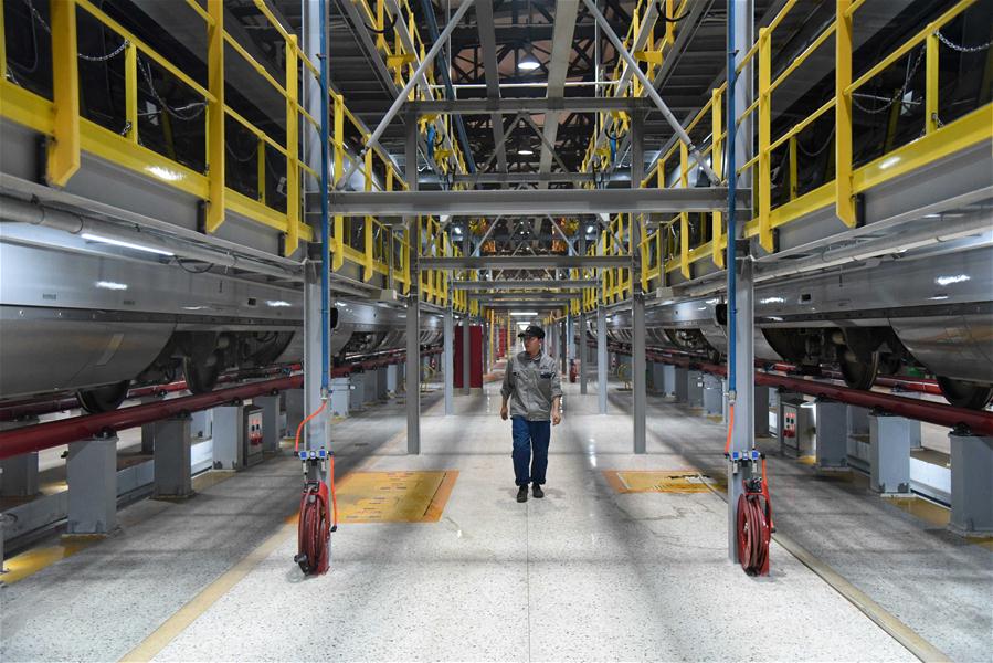 Trens-bala Fuxing recebem manuten??o regular em Shandong, leste da China